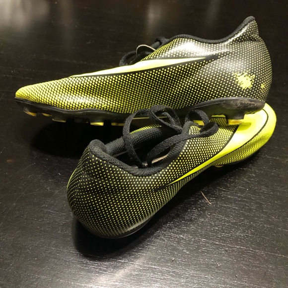 Nike Kids Neon Green and Black Sports Soccer Cleats - Picture 12 of 13